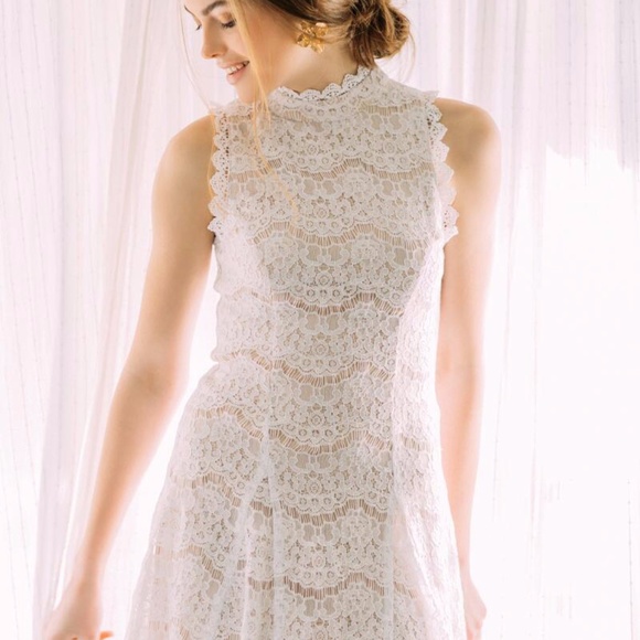 Formal lace dress - Picture 2 of 8